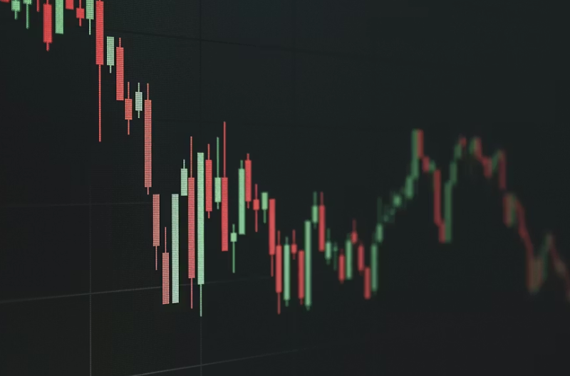 市场亏损与个人行为的归因示意